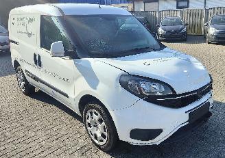 krockskadad bil bedrijf Fiat Doblo trekking euro 6 d temp ! 2022/6