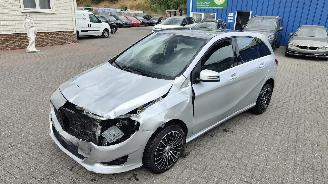 krockskadad bil auto Mercedes B-klasse mercedes B 180 automatiek pano urban 2017/3
