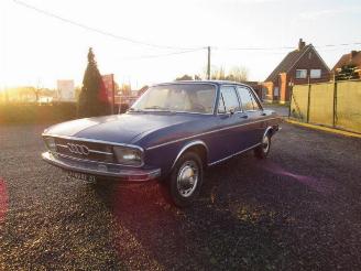 Coche accidentado Audi 100  1971/6