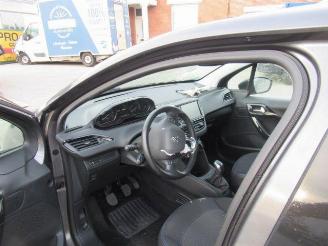 Peugeot 208  picture 8