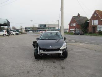 krockskadad bil auto Peugeot 208  2019/2