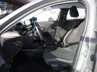 Peugeot 208  picture 16