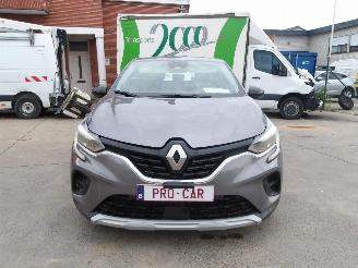 Damaged car Renault Captur E-TECH 2022/6