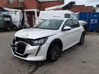 skadebil auto Peugeot 208  2021/9