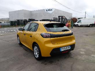 Peugeot 208  picture 7