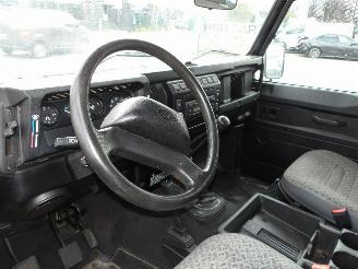 Land Rover Defender 110 picture 2