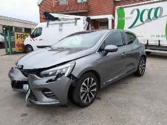 uszkodzony samochody osobowe Renault Clio  2023/8
