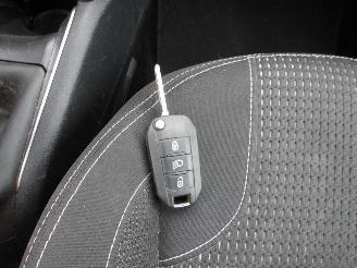 Peugeot 208  picture 24