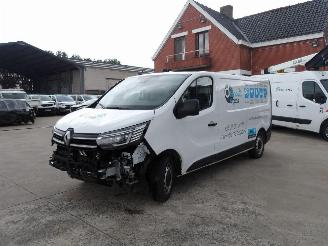 krockskadad bil bedrijf Renault Trafic  2023/6