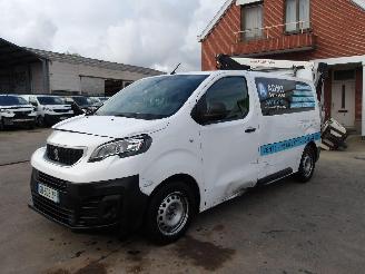 krockskadad bil bedrijf Peugeot Expert  2021/9