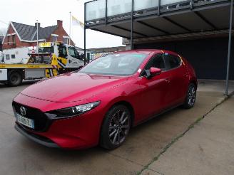 damaged passenger cars Mazda 3  2021/6