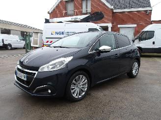krockskadad bil auto Peugeot 208 1.2 PURE TECH 2019/9