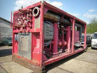 krockskadad bil machine Caterpillar  OFFSHORE CONTAINER 20ft INCL WARMTEWISSELAAR 10 ft GASCOMPRESSOR UNIT V12 CATERPILLAR 2000/1