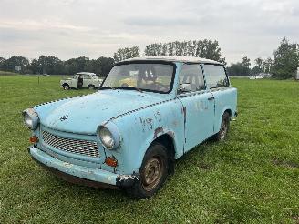 krockskadad bil auto Trabant P 601 S STATION / KOMBI RESTAURATIE PROJECT / OPKNAPPER 1981/11