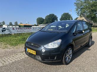 škoda osobní automobily Ford S-Max 2.0 Titanium 5p. MOTORSCHADE ! 2010/2