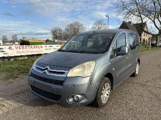 Damaged car Citroën Berlingo 1.6 HDI MULTISPACE 2011/8