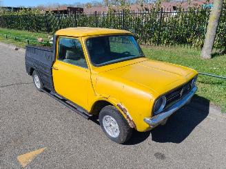 krockskadad bil auto Mini Clubman bloembak voor reclame en of decoratie 1979/1