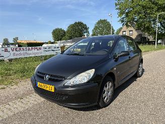 skadebil auto Peugeot 307 1.6-16V NAVTECH 2004/9