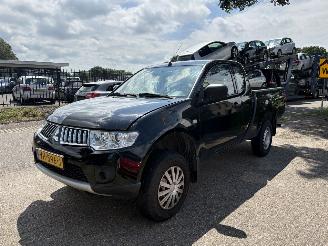 danneggiata veicoli commerciali Mitsubishi L-200 4x4 2.5 DI-D Club Cab Invite 4X4 MOTORSCHADE !!!! 2014/3