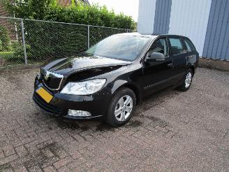 Schadeauto Skoda Octavia 1.6 TDI Clima Radio/CD 6-Bak 2012/10