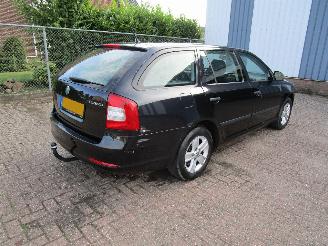 Skoda Octavia 1.6 TDI Clima Radio/CD 6-Bak picture 4