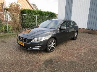 Avarii autoturisme Volvo V-60 2.4 D6 AWD Schadevrij 2013/9