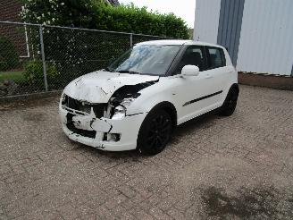 Voiture accidenté Suzuki Swift 1.3 Airco Radio/CD Parelmoer Wit 2009/1