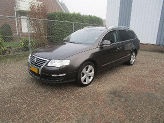 damaged passenger cars Volkswagen Passat 2.0 TFSI Automaat Navi Clima 2008/2