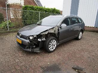 damaged passenger cars Volkswagen Golf 1.6 TDI Navi Clima 2011/8