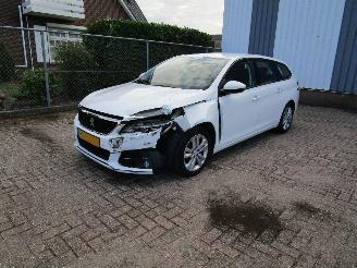 krockskadad bil auto Peugeot 308 1.2 Navi Clima 163.000 KM 6-Bak 2021/1