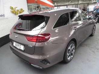 krockskadad bil auto Kia Ceed 1.6gdi hybrid automaat 2020/12