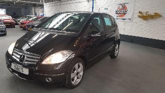 damaged passenger cars Mercedes A-klasse 1.5 A-160   BENZ AUT 1.498CC 70KW 95PK 2010/7