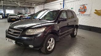 damaged passenger cars Hyundai Santa Fe 2.7 V6 24V 4x4 SUV AUT  BENZ 2.656CC 139KW 189PK 2006/3