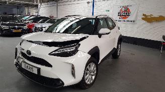 krockskadad bil auto Toyota Yaris Cross 1.5 12V AUT HYBRID 115 SUV  ELEKTRISCH BENZ 1.490CC 85KW 116PK 2024/5