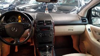 Mercedes A-klasse 1.7 A-170 5-DRS AUT 4DRS BENZ 1.699CC 85KW 116 PK picture 8