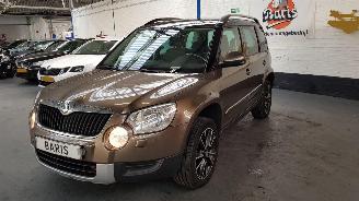 krockskadad bil auto Skoda Yeti 1.2 TSI 16V SUV  BENZ 1.197CC 77KW 105PK 2013/3