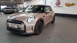 krockskadad bil auto Mini Cooper 1.5 12V COOPER AUT 2DRS BENZ 1.499CC 100KW 136PK 2024/2