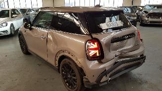 Mini Cooper 1.5 12V COOPER AUT 2DRS BENZ 1.499CC 100KW 136PK picture 6