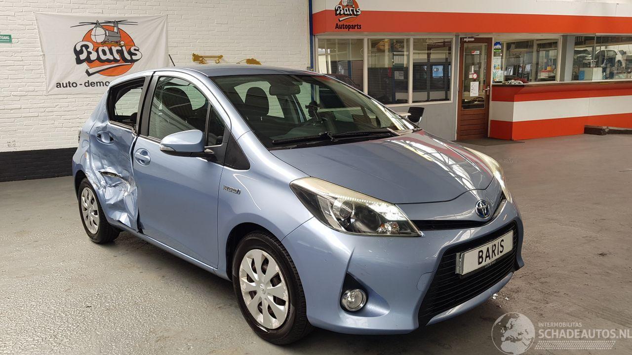 Toyota Yaris 1.5 16V HYBRID AUT ELEKTRISCH-BENZ 1.497CC 74KW 101PK
