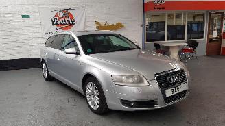 Voiture accidenté Audi A6 3.2 V6 24V FSI QUATTRO AUT COMBI  BENZ 3.123CC 188KW 256PK 4x4 2005/1