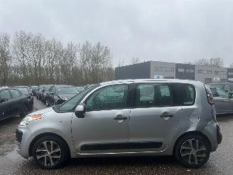 Vaurioauto  passenger cars Citroën C3 Picasso 1.4 VTi Seduction BJ 2010 127054 KM 2010/6