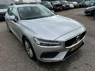 Vaurioauto  passenger cars Volvo V-60 2.0 D4 Momentum AUTOMAAT BJ 2018 291196 KM 2018/10
