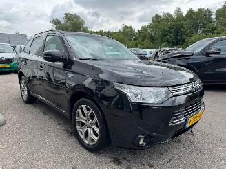 krockskadad bil auto Mitsubishi Outlander 2.0 AUTOMAAT PHEV Instyle BJ 2014 305.027 KM 2014/4