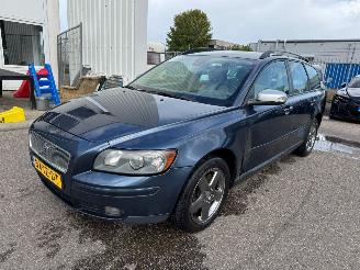 Damaged car Volvo V-50 2.4 AUTOMAAT D5 Edition II Sport BJ 2007 404.345 KM 2007/3