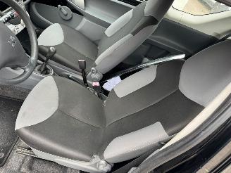 Peugeot 107 1.0-12V XR BJ 2010 147.936 KM picture 11