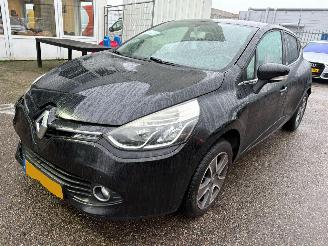 Coche accidentado Renault Clio 1.5 dCi ECO Night&Day 2014/9
