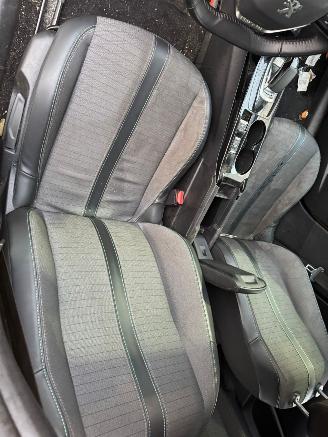 Peugeot e-208 EV Allure Pack 50 kWh AUTOMAAT  BJ 2021 119.125  KM picture 15