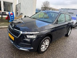 krockskadad bil auto Skoda Kamiq 1.0 TSI Ambition BJ 2022 43.250 KM 2022/9