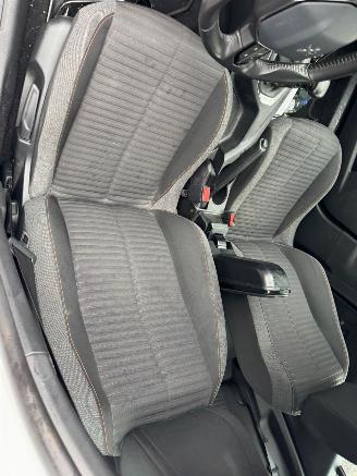 Peugeot 2008 1.2 PureTech Blue Lease Active picture 15