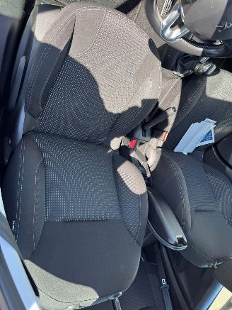 Peugeot 208 1.2 PureTech Allure picture 18